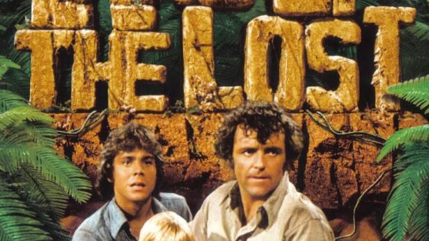 Das Filmplakat zu „Land of the Lost“ zeigt Dinosaurier und drei menschliche Charaktere.