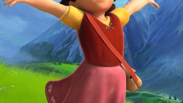 Heidi steht barfuß auf einer grünen Wiese und streckt die Arme aus.