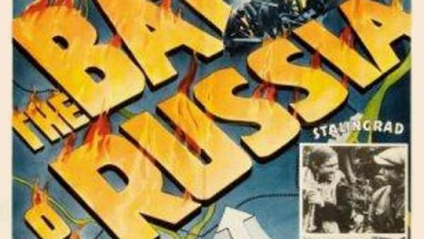 Das Filmplakat „The Battle of Russia“ zeigt brennende Buchstaben und Kriegsszenen.
