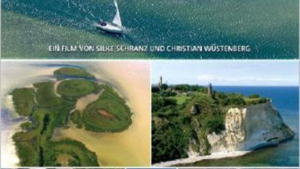 Das Filmplakat für „Die Ostsee von oben“ zeigt verschiedene Luftaufnahmen der Ostseeküste.