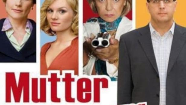 Das Filmplakat zu „Mutter muss weg“ mit Karoline Eichhorn, Rosalie Thomass, Judy Winter und Bastian Pastewka.