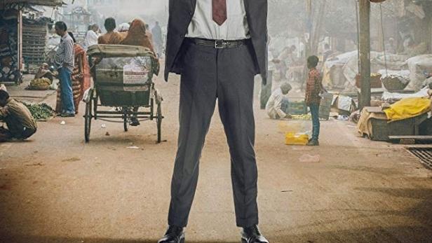 Das Filmplakat für „One in a Billion“ zeigt Satnam Singh Bhamara mit Basketbällen in Indien.