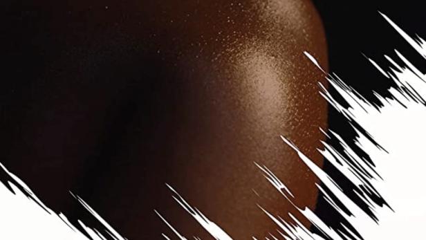 Das Filmplakat für „Skin“ zeigt eine Frau und den Titel des Films.