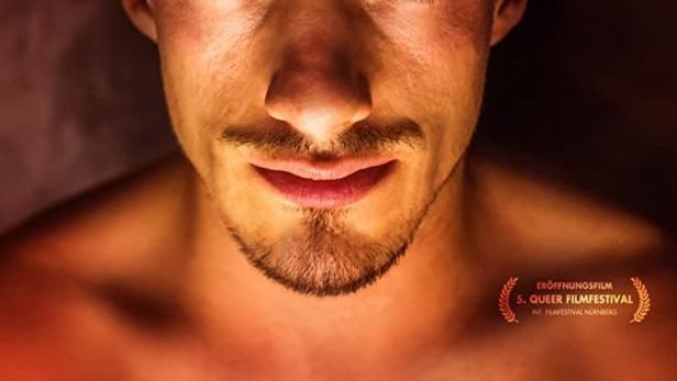 Das Filmplakat für „g - lost in frankfurt“ zeigt das Gesicht eines Mannes und chemische Formeln.