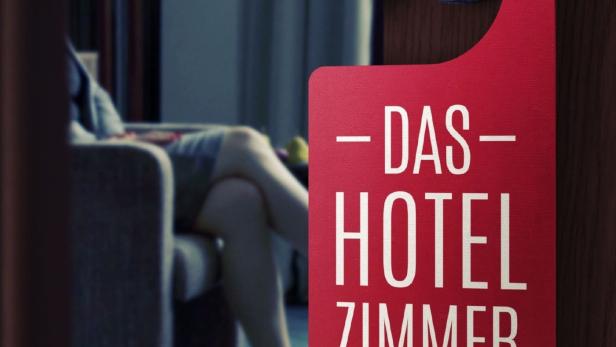 Das Filmplakat für „Das Hotelzimmer“ mit Mina Tander und Godehard Giese in den Hauptrollen.