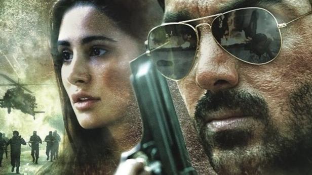 Das Filmplakat für „Madras Cafe“ zeigt einen Mann mit Sonnenbrille und eine Frau mit einer Pistole in der Hand.