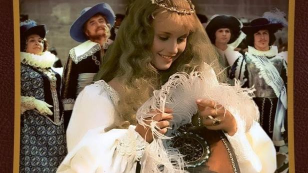 Das Cover des Märchenfilms „Wie man Prinzessinnen weckt oder »Wie man Dornröschen wachküsst«“ zeigt eine junge Frau mit einer Laute.