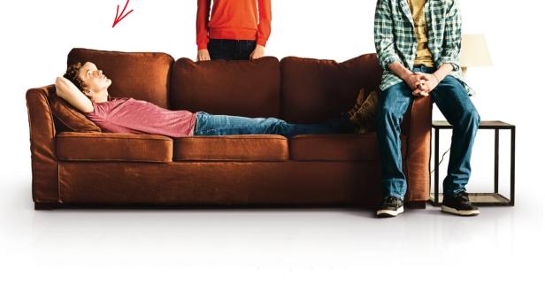Das Filmplakat für „Libre et Assoupi“ zeigt drei junge Menschen und Textfragmente.