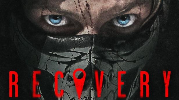 Das Filmplakat für „Revery“ zeigt eine maskierte Person mit blauen Augen.