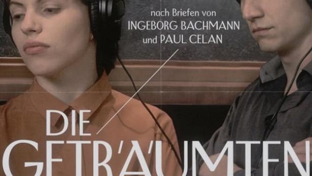 Das Filmplakat für „Die Geträumten“ mit Anja Plaschg und Laurence Rupp, die Kopfhörer tragen.