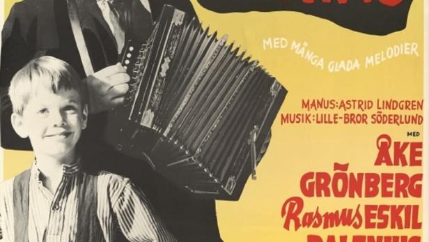 Ein Mann mit Akkordeon und ein Junge auf dem Filmplakat zu „Luffaren och Rasmus“.