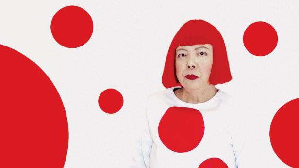 Das Filmplakat zu „Kusama: Infinity“ zeigt die Künstlerin Yayoi Kusama mit roten Haaren und roten Punkten auf ihrer Kleidung.