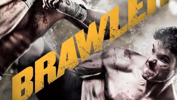Zwei Männer kämpfen im Film „Brawler“ gegeneinander.