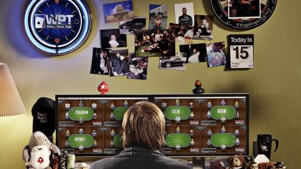 Bet Raise Fold: The Story of Online Poker