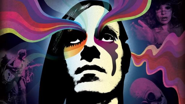 Das Filmplakat für „The Past Is a Grotesque Animal“ zeigt ein Gesicht mit bunten, psychedelischen Elementen.