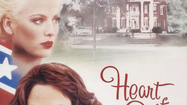 Das Filmplakat für „Heart of Dixie“ zeigt drei Frauen vor dem Hintergrund eines Hauses und der Konföderiertenflagge.