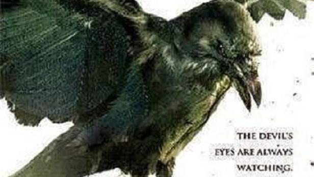 Das Filmplakat für „The Raven“ zeigt einen Raben, der auf einer Hand sitzt.