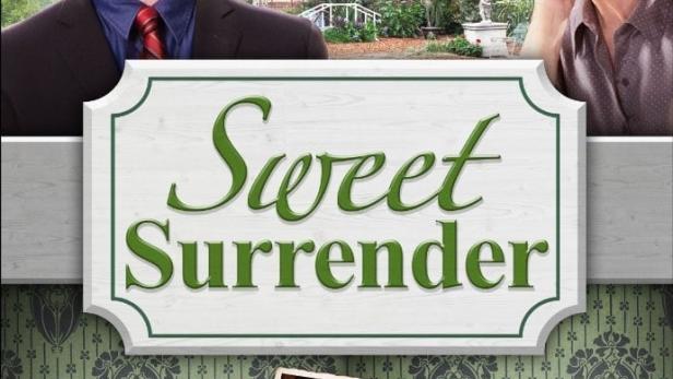 Das Filmplakat für „Sweet Surrender“ zeigt die Hauptdarsteller vor einem Haus.