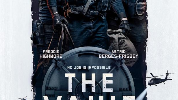 Das Filmplakat für „The Vault“ zeigt Freddie Highmore, Astrid Bergès-Frisbey und Sam Riley vor dem Hintergrund Madrids.