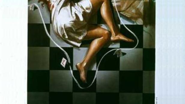 Das Filmplakat für „Morte sospetta di una minorenne“ zeigt eine junge Frau und ein Gesicht mit Brille.