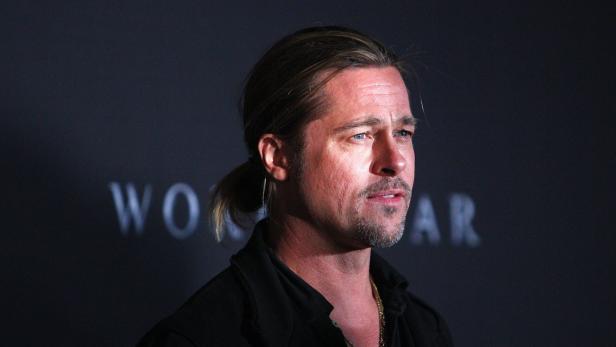 epa03988891 (FILE) The file picture dated 09 June 2013 shows US actor/cast member Brad Pitt arriving for the premiere of his movie &#039;World War Z&#039; in Sydney, Australia. Brad Pitt will turn 50 on 18 December 2013. EPA/MARIANNA MASSEY AUSTRALIA AND NEW ZEALAND OUT *** Local Caption *** 50866405