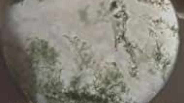 Das Filmplakat für „Agate Mousse“ von Selim Mourad zeigt einen Moosachat.