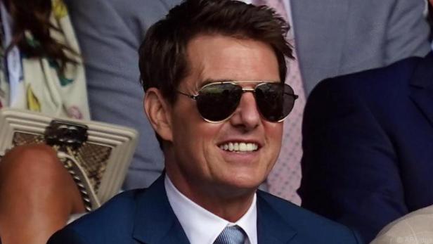 Tom Cruise auf Tour durch englische Sport-Tempel