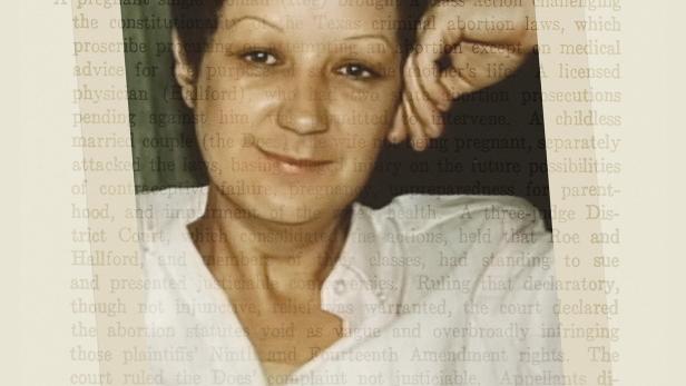 Das Buchcover von „AKA Jane Roe“ zeigt Norma McCorvey vor dem Hintergrund von Gerichtsdokumenten zum Fall Roe v. Wade.