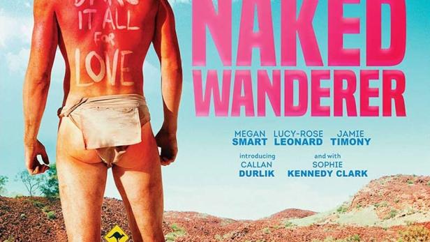 Das Filmplakat für „The Naked Wanderer“ zeigt einen Mann mit nacktem Oberkörper in der australischen Wüste.