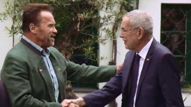 Schwarzenegger und Van der Bellen bei Heurigen-Klima-Stammtisch 