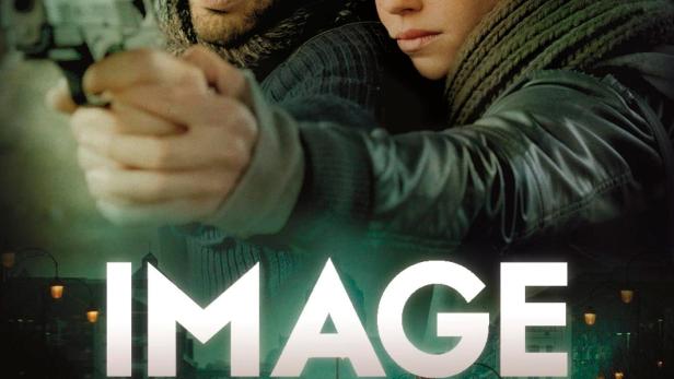 Das Filmplakat für „Image“ zeigt einen Mann mit einer Waffe und eine Frau vor einer nächtlichen Stadtlandschaft.