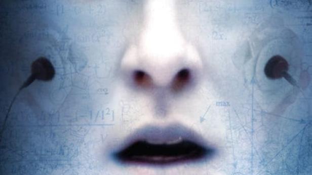 Das Filmplakat für „Experiment“ zeigt ein Gesicht mit leeren Augen vor mathematischen Formeln und einer Stadtansicht.