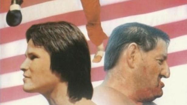 Das Filmplakat für „The Fighter“ zeigt Richard Norton vor einer US-Flagge.