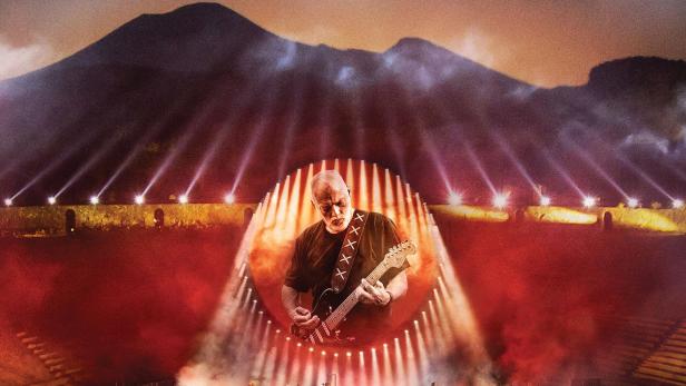 David Gilmour gibt ein Konzert in Pompeji vor einem großen Publikum.
