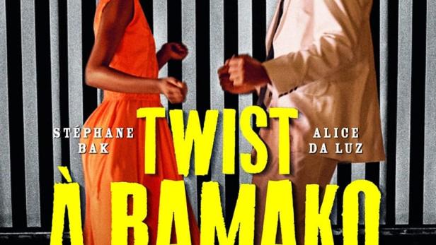 Das Filmplakat für „Twist à Bamako“ zeigt zwei junge Menschen vor einem schwarz-weiß gestreiften Hintergrund.