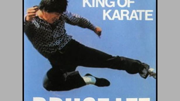 Das Cover des Films „The King of Karate“ mit Bruce Lee in einer Kampfszene.