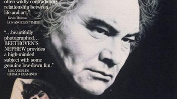 Das Filmplakat für „Beethoven's Nephew“ zeigt ein Porträt Beethovens und zwei junge Männer im Bett.