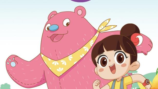 Ein Cartoon-Bild mit einem rosa Bären und einem kleinen Mädchen namens Luo Bao Bei in einer bunten Landschaft.