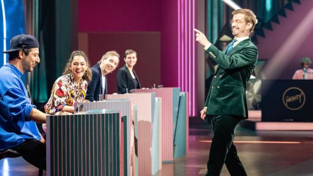 "Wer stiehlt mir die Show?": Joko jubelt in Folge 1 von Staffel 4