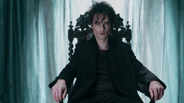 Aus diesen Rollen kennt ihr "Sandman"-Darsteller Tom Sturridge noch