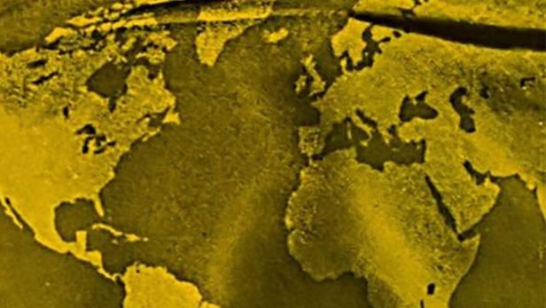 Das Cover von „Narcoworld: Dope Stories“ zeigt Augen über einer Weltkarte.