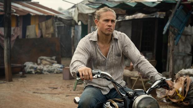 "Shantaram": Charlie Hunnam taucht im Bombay der 80er unter