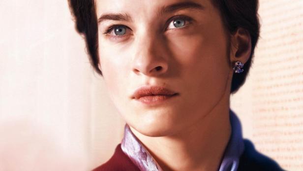 Das Filmplakat für „Simone: Le Voyage du Siècle“ zeigt ein Porträt der Hauptdarstellerin.
