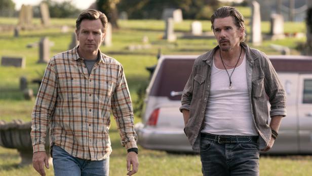 "Raymond & Ray": Düstere Comedy mit Ewan McGregor und Ethan Hawke