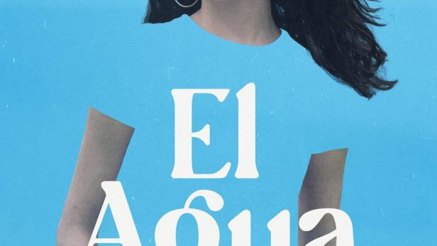 Das Filmplakat für „El Agua“ zeigt eine Frau vor einem hellblauen Hintergrund.