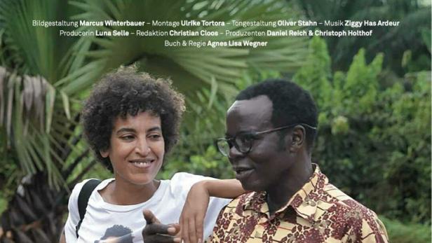 Das Filmplakat zu „König Bansah und seine Tochter“ zeigt zwei Menschen vor grünem Hintergrund.