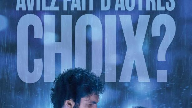 Das Filmplakat für „Le Tourbillon de la Vie“ zeigt zwei sich anblickende Personen im Regen.