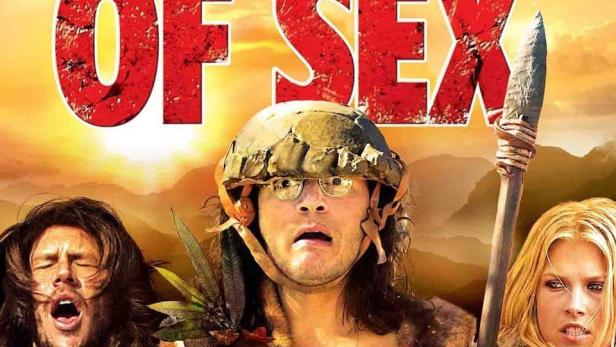 Das Filmplakat für „Dawn of Sex“ zeigt drei Darsteller in Kostümen vor einem Sonnenaufgang.