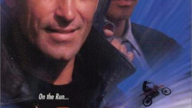 Das Filmplakat für „Fugitive Champion“ zeigt zwei Männer, einen mit einer Waffe.