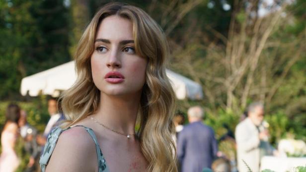 Grace van Patten als Lucy Albright in "Tell Me Lies"